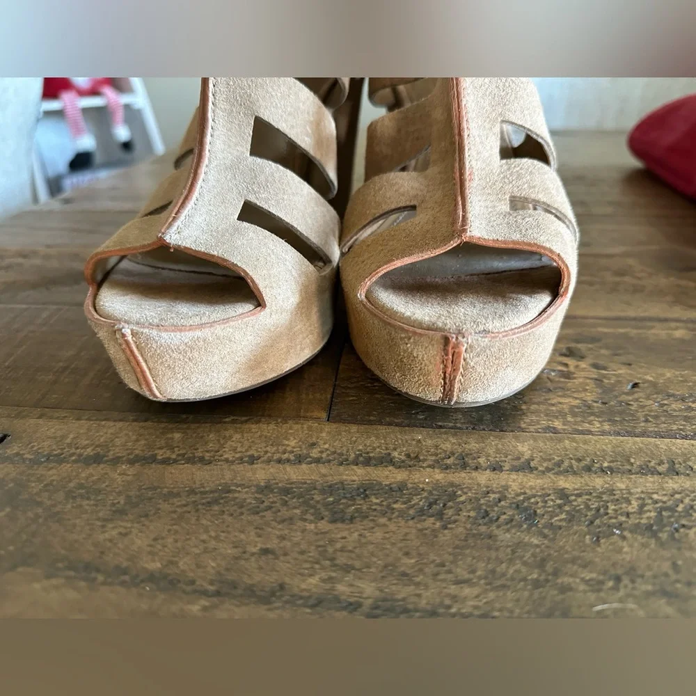 BCBGeneration Torrez Wedge‎ Sandals - Size 8.5